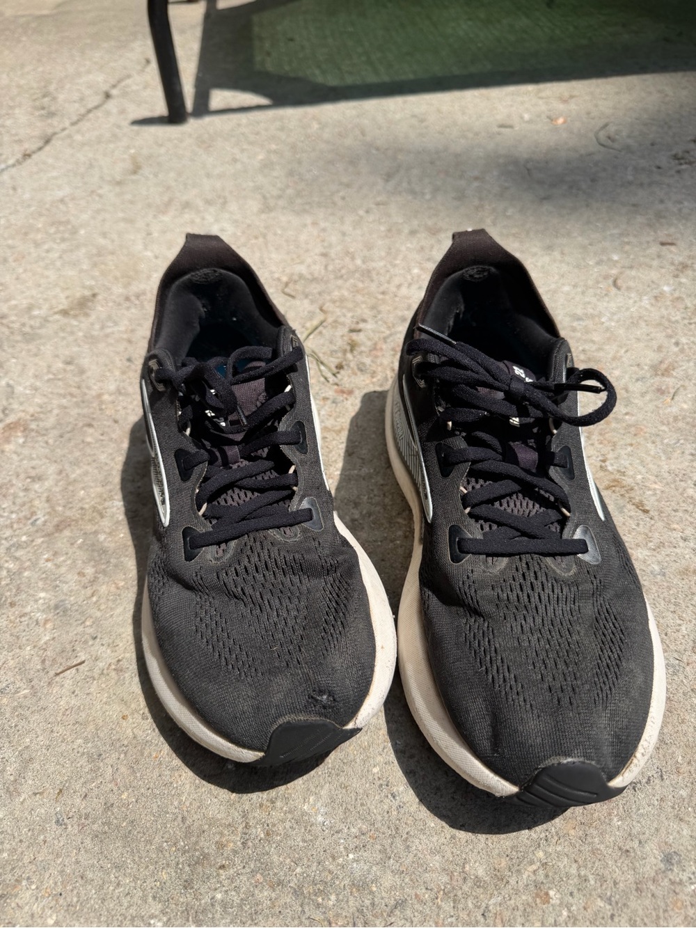 Brooks Women's Black Sneakers with White Midsole